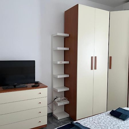 Bilocale Roggia Scagna 7 Appartement Milaan Buitenkant foto